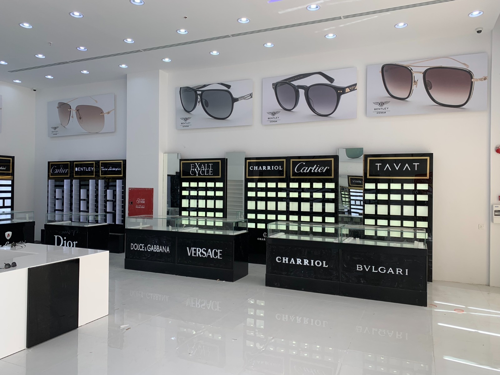 تصميم داخلي وعرض منتجات نظارات